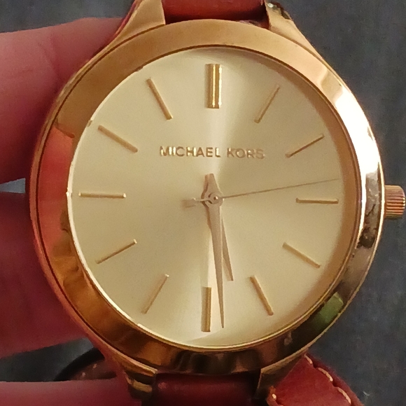 VINTAGE | MICHAEL KORS BEAUTIFUL LEATHER WRAP AROUND BRACELET - Picture 5 of 12